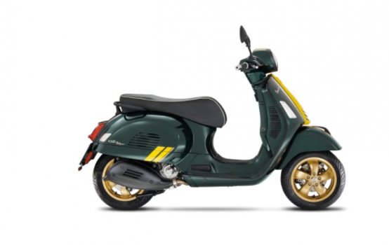 Vespa GTS Super 300 Racing Sixties